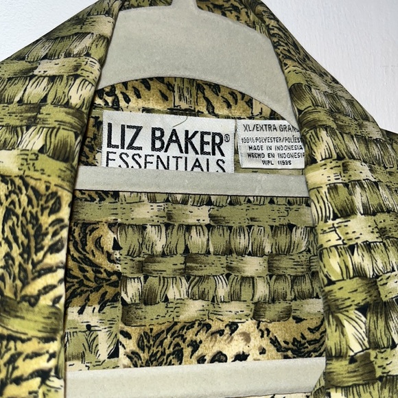 Liz Baker Vintage Animal print button down blouse - Picture 4 of 6